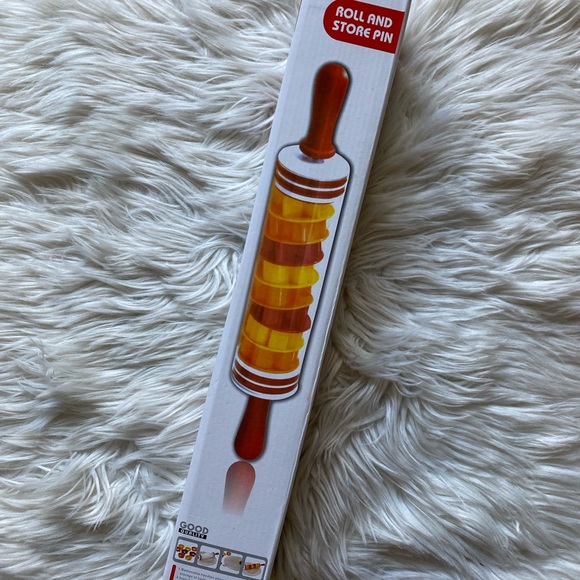 NIB rolling pin & cookie cutter set - Picture 2 of 6